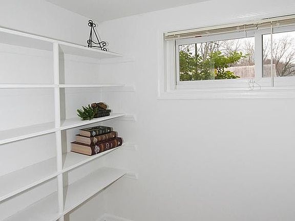 4th image of 5115 Thackery Ct