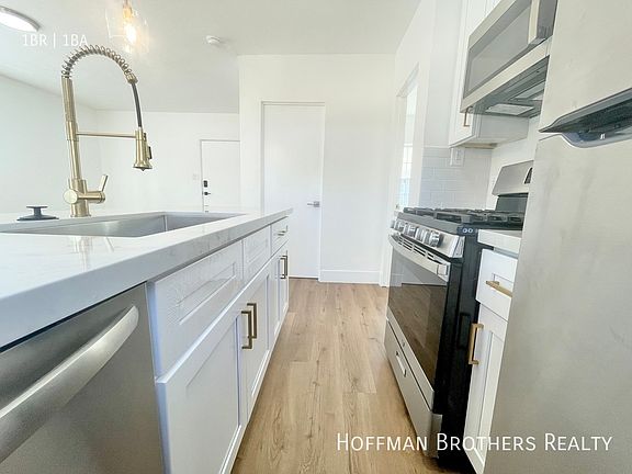 3rd image of 3013 London St #1/4