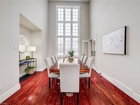 3rd image of 38 Deer Ridge Cres