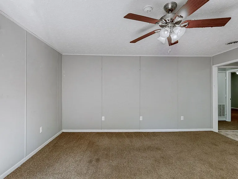 8614 Burleson Ln — Photo 10