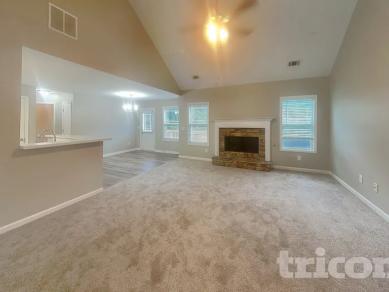 217 Arbor Dr — Photo 3