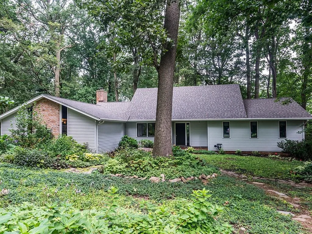 916 Forest Rd photo 1