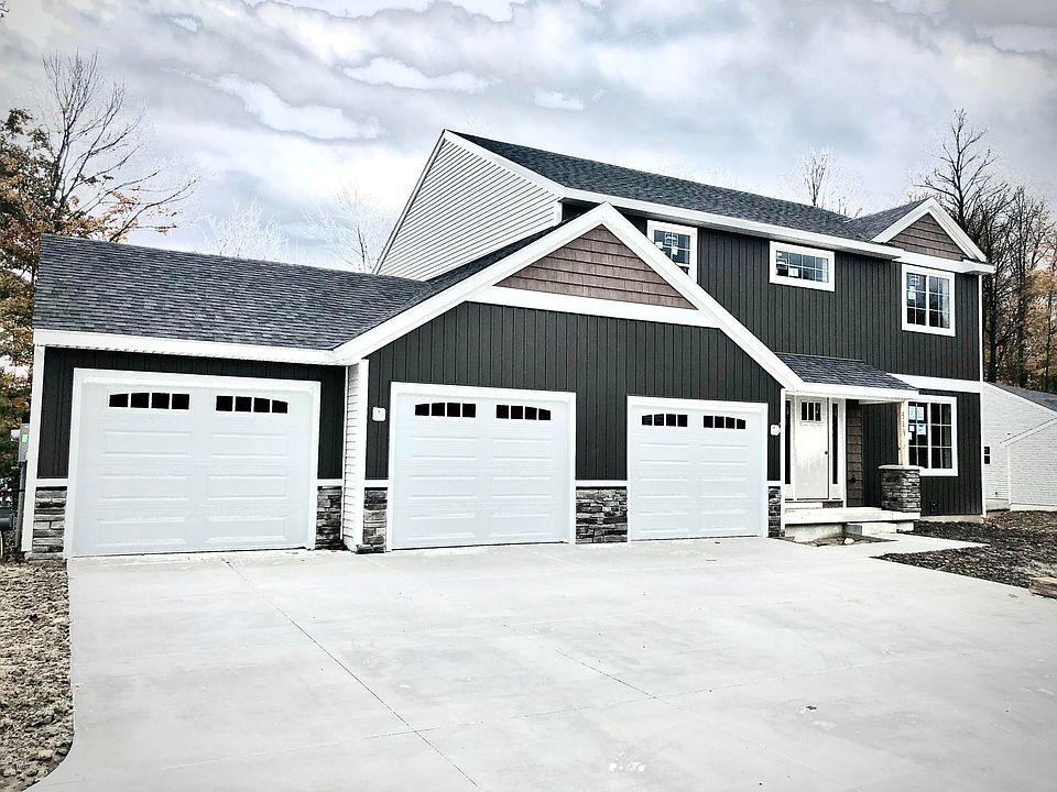 1st image of 4610 Wren Dr SE
