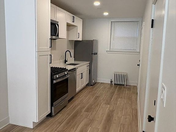 3rd image of 6254 N Whipple St #1