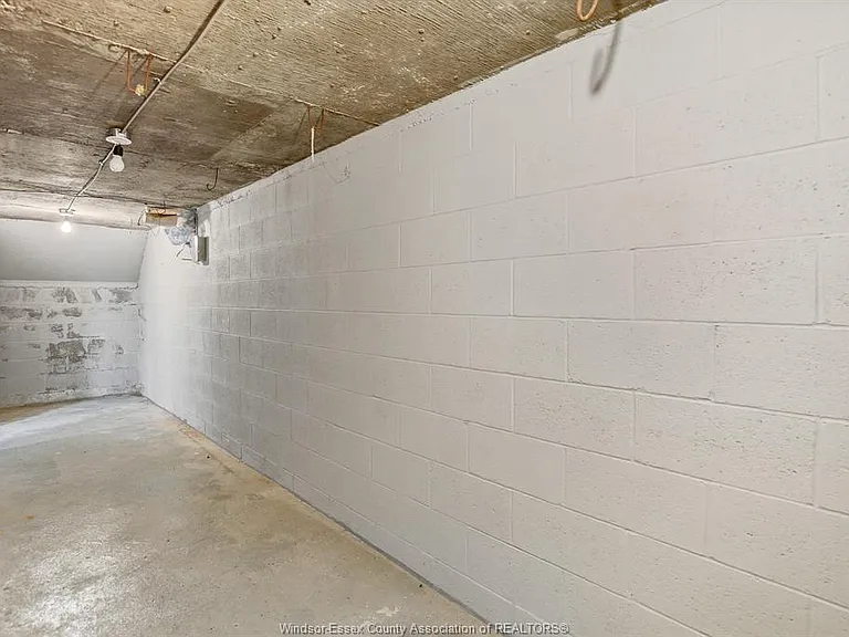 3964 Whitney Ave — Photo 33