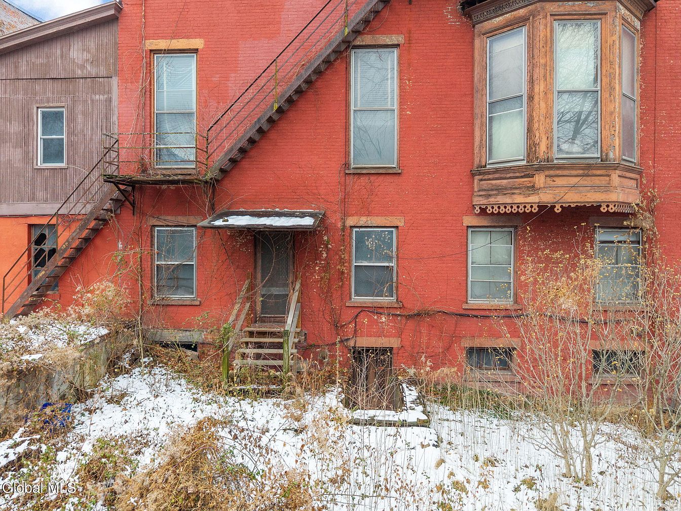 73rd image of 93 Ten Broeck Street