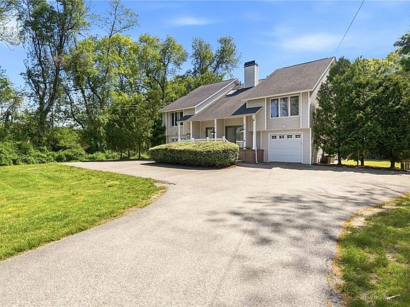 2nd image of 20 Stony Ln #2