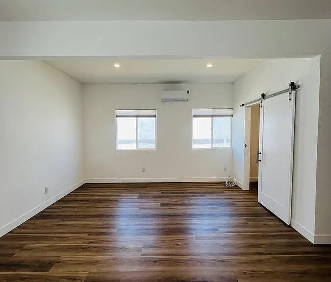 15523 Van Ness Ave — Photo 10