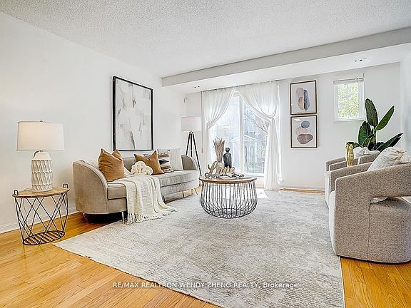 4th image of 28 Sommerset Way #1517