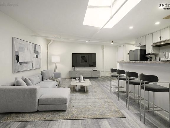 3rd image of 90 Chambers St APT 5R