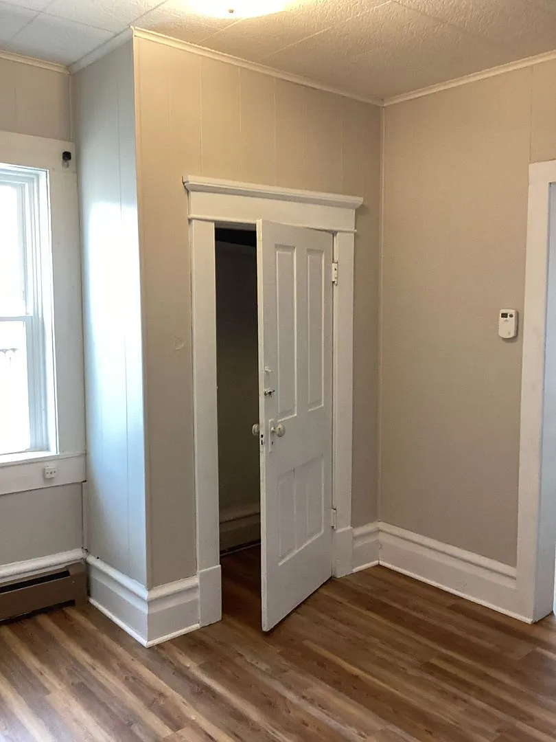 31 W King St — Photo 4