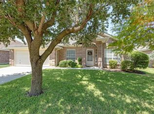 1012 Windsor Dr, Saginaw, TX 76179