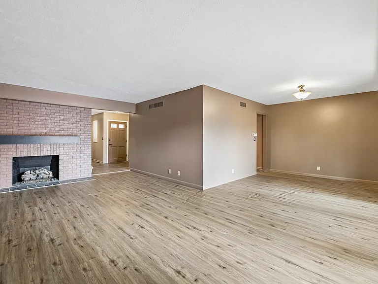 7541 Old Post Rd #14 — Photo 31