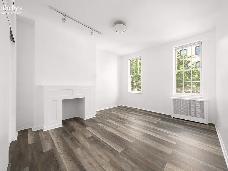 426 W 22nd St #2 — Photo 12