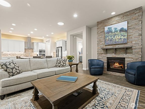 4th image of 14821 183rd Avenue E