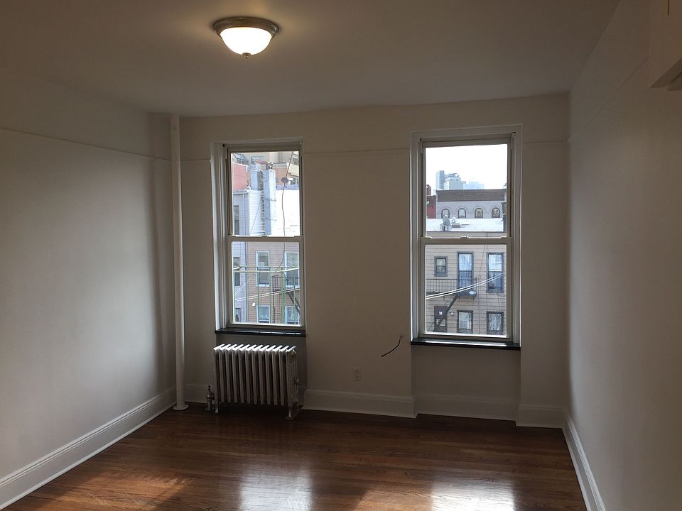 2nd image of 210 Huron St APT 4D