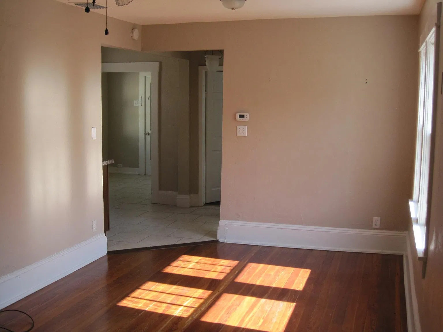 3 bed, 1100 sqft, $2,150 — Photo 3