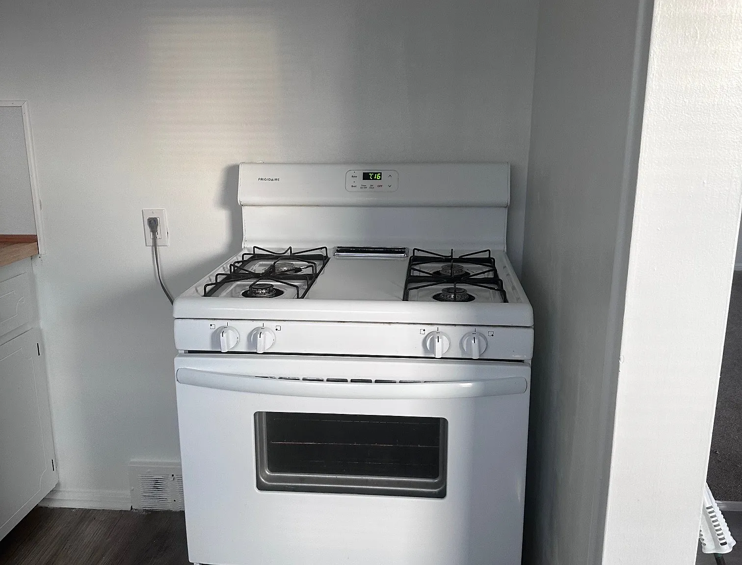 2 bed, 944 sqft, $1,000 — Photo 2
