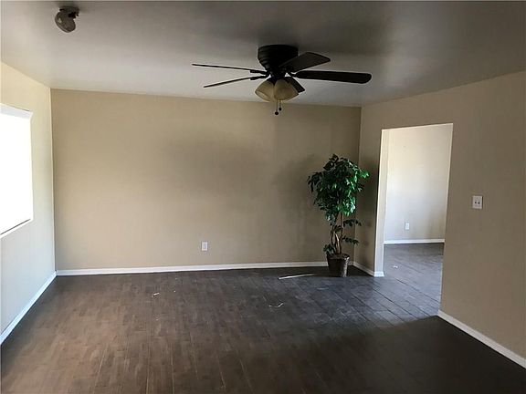 4th image of 412 De Leon Dr