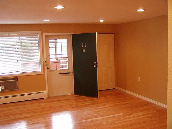 3rd image of 301 Peterson St APT 111