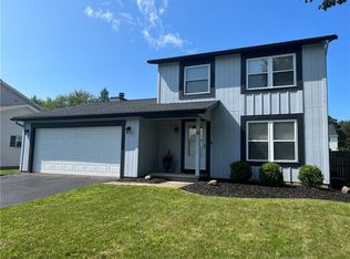 8 Firethorn Ct, Penfield, NY 14526