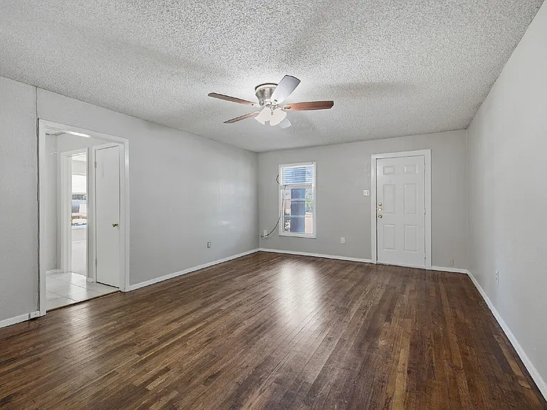 308 N Roe St #B — Photo 8