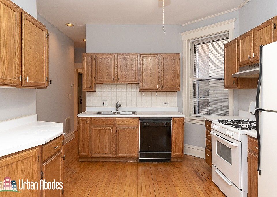 1st image of 1721 W Nelson St #G09c