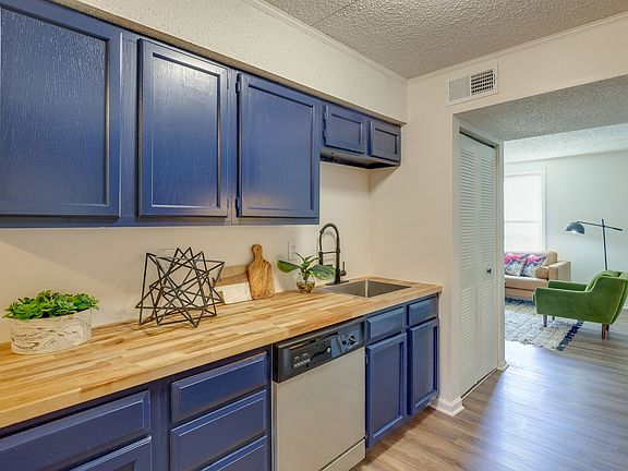 4th image of 923 Coarsey Dr