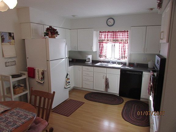 3rd image of 225 E Columbus St