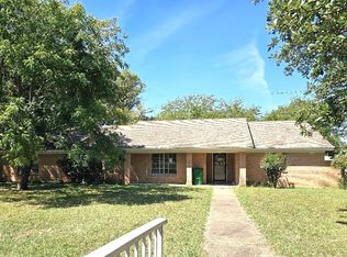 202 Roaring Springs Dr, Joshua, TX 76058