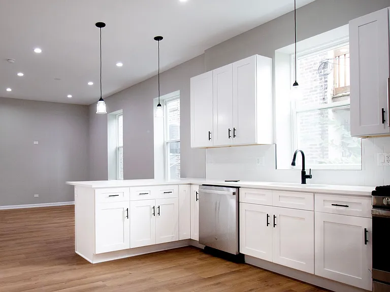 Amazing 4-bed Duplex by UIC — Photo 6