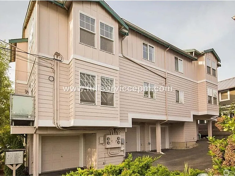 1920 E Union St #104 — Photo 14