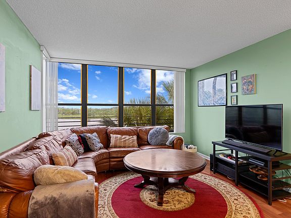 3rd image of 2907 Carambola Cir S APT 403