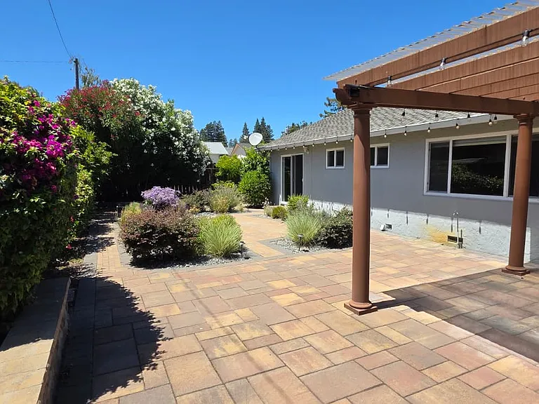 7648 Newcastle Dr — Photo 13