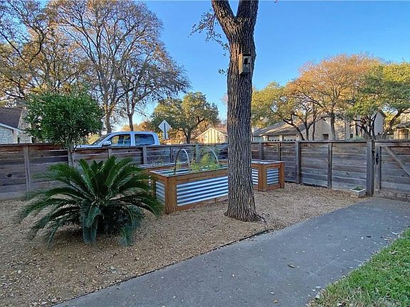 3rd image of 8130 Ceberry Dr