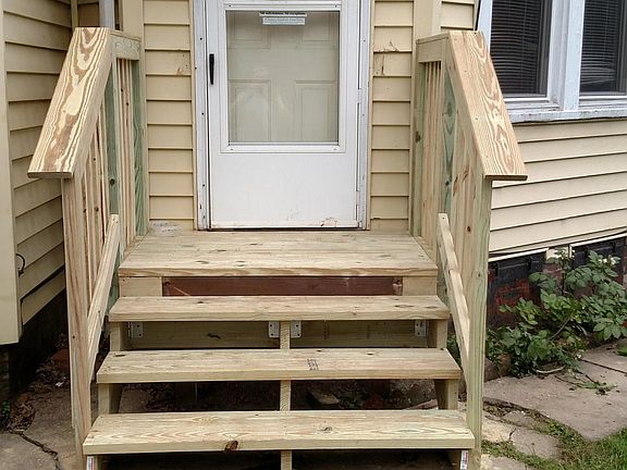 2nd image of 630 E Brady St APT 1