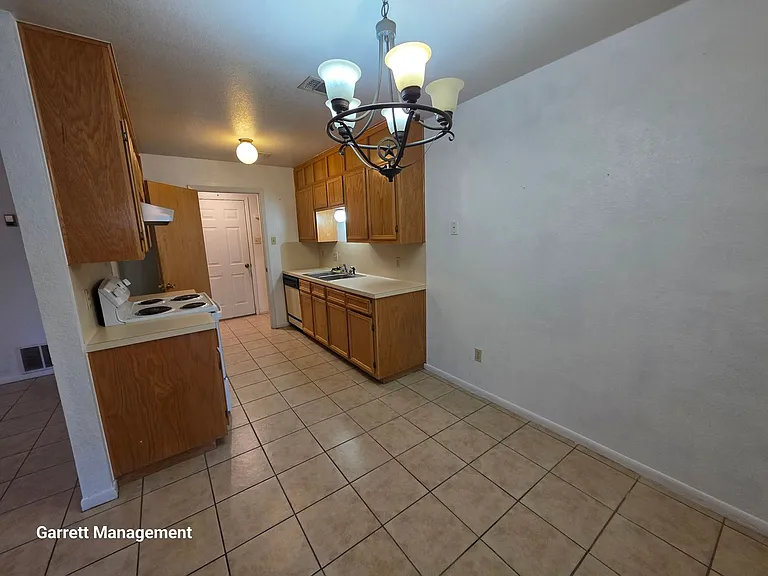 1703 Taylor St — Photo 9