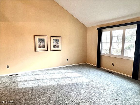 3rd image of 16604 Southview Ln