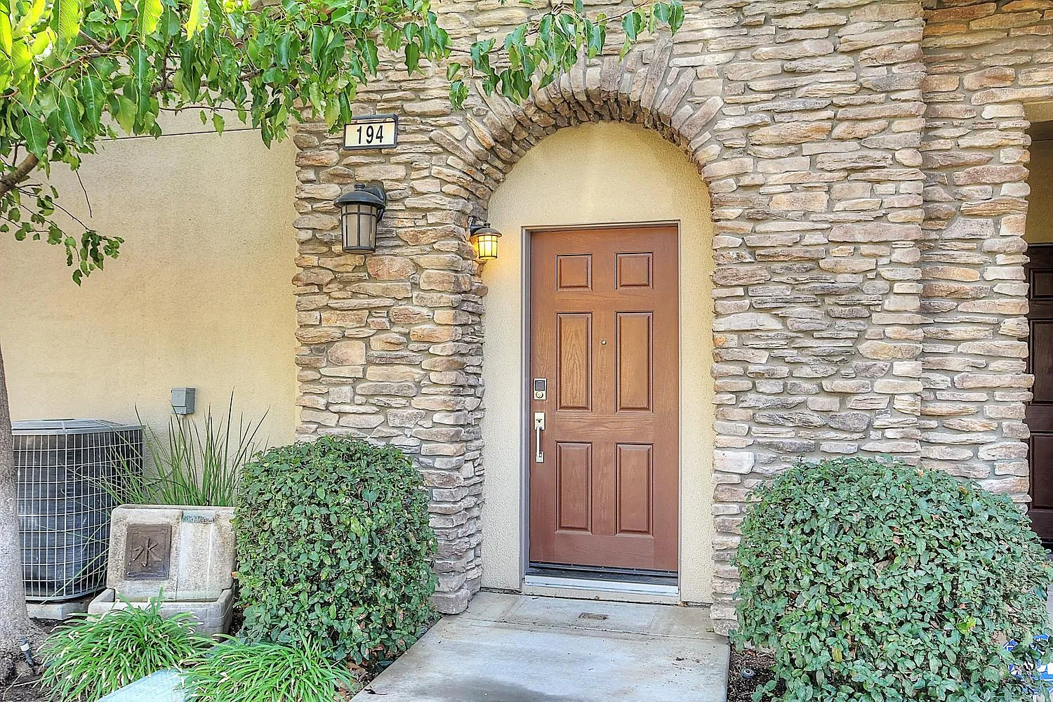 194 W Luna Loca Ln photo 1