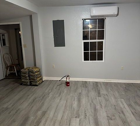 3rd image of 2332 Keith St