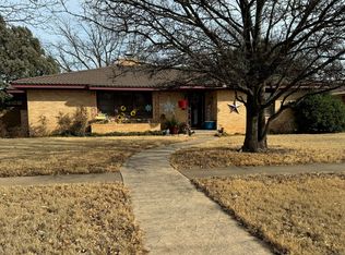 1210 Utica St, Plainview, TX 79072