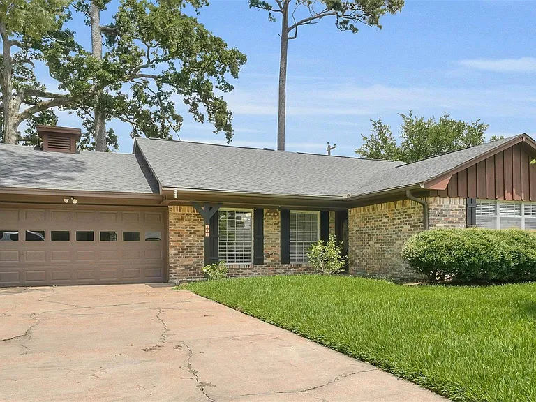 442 Mignon Ln — Photo 1