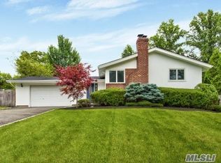 3 Fowler Pl, Dix Hills, NY 11746