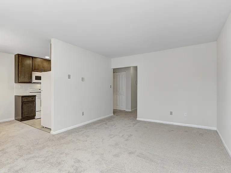 Pine Crest Apartments — Photo 8