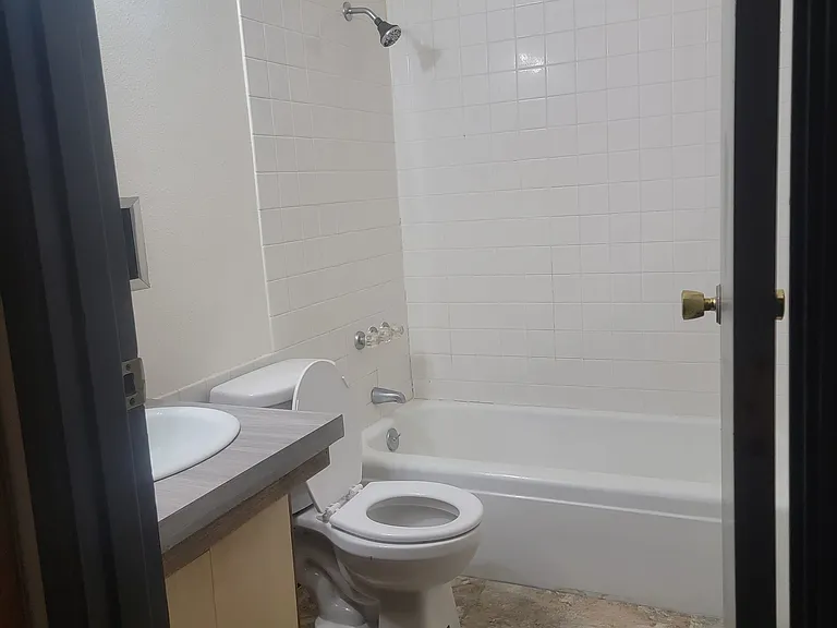 1337 10th Ave #5 — Photo 2