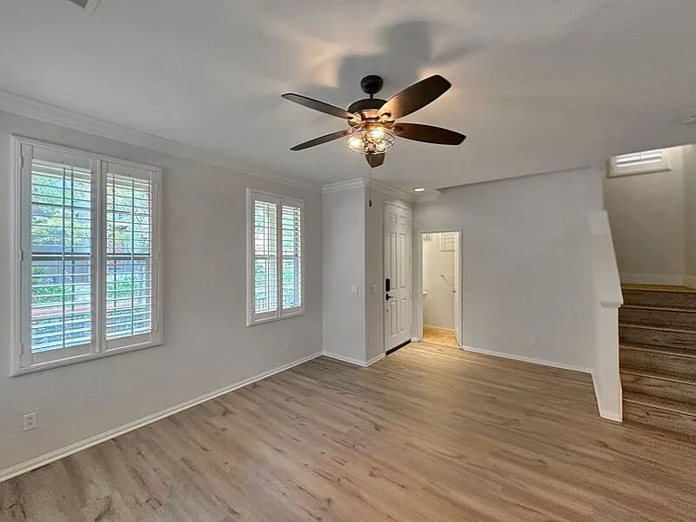 1828 Scarlet Pl — Photo 3