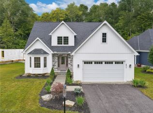 8074 Canyon Rdg, Chagrin Falls, OH 44023