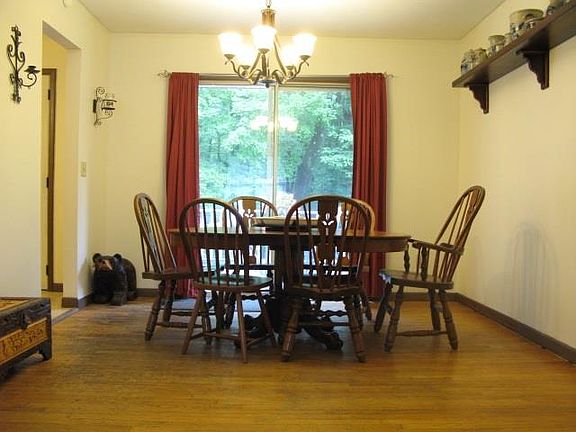 5th image of 17 Acorn Ave
