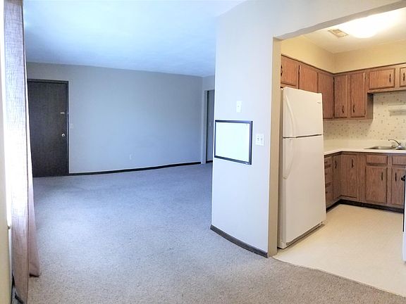 3rd image of 4 Sunset Dr APT 3