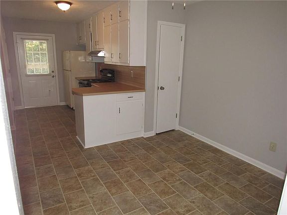 4th image of 3196 Sarah Lou Dr #3194